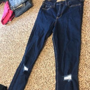 Size 3 Hollister High rise skinny jeans.